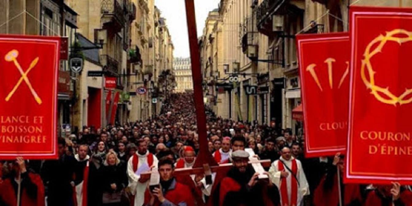 لأول مرة منذ 20 سنة، مدينة بوردو الفرنسية احتفلت بدرب الصليب، والمشاركة تخطت التوقعات!!!