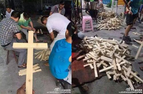 المسيحيون يردون على عمليات إنزال الصلبان في "تشجيانغ" بحملة "اصنع و احمل الصليب"