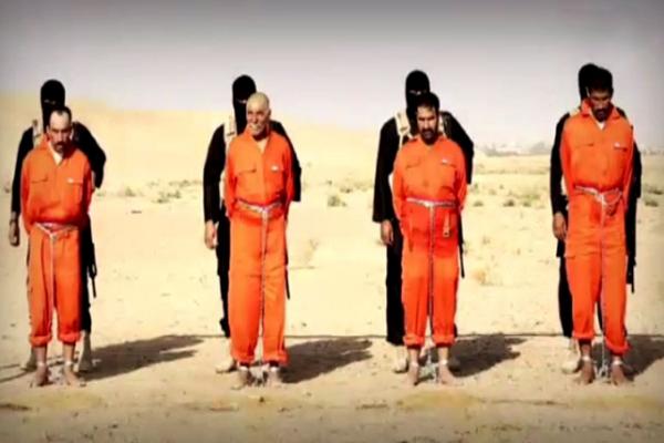 بالصور.. داعش يشوي 4 أشخاص بينهم 3 اشقاء على أرجوحة (ديلي ميل 18+) 1 بالصور.. داعش في إحدى فظائعه ..يشوي 4 أشخاص بينهم 3 اشقاء على أرجوحة