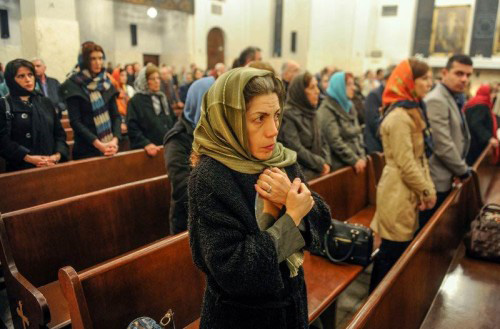 الشرطة الايرانية تضرب وتعتقل ثمانية عابرين للمسيح في حملة على كنيسة بيتية