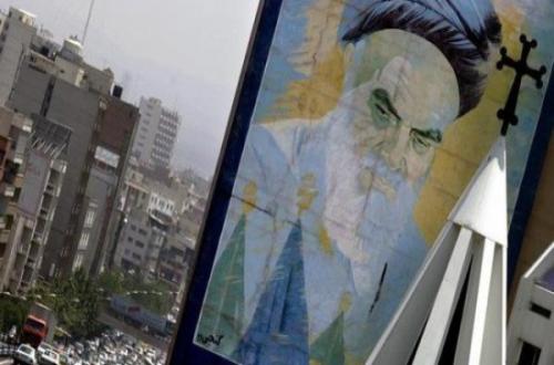 السلطات الإيرانية تقتحم كنيسة وتعتقل 8 مسيحيين اثناء الصلاه غرب طهران