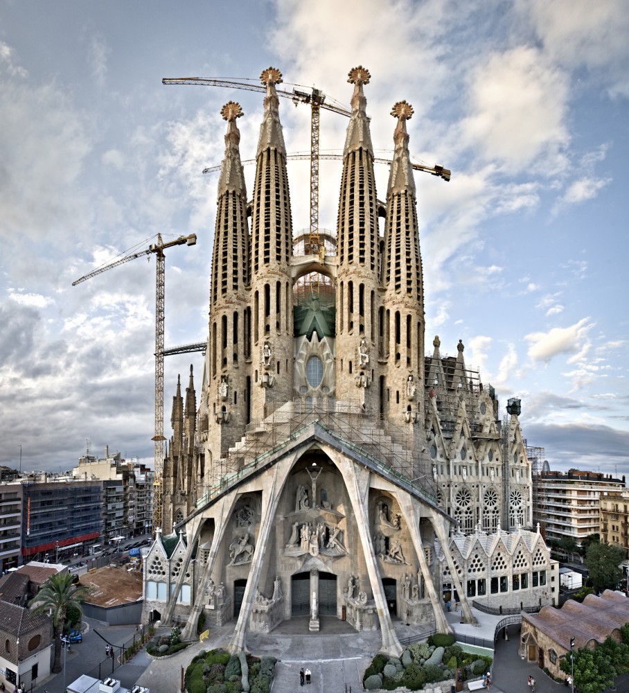 كنيسة العائلة المقدسة بأسبانيا