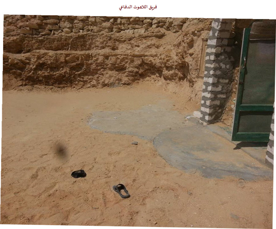 صور مغارة الراهب بولس الرياني وعلى الأرض يظهر غطاء رأسه وحذاءه