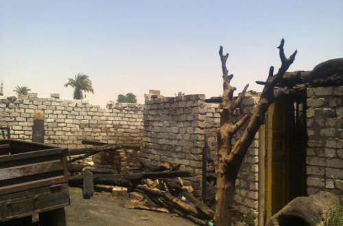 المصري لحقوق الإنسان : 15 حالة تهجير عائلات وحبس وحرق منازل لمسيحيين اتهموا بازدراء الأديان