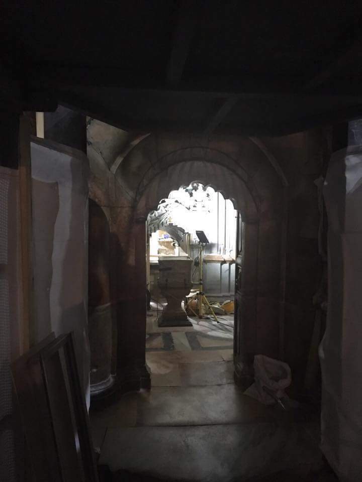 رائحة طيب زكية تفيض من القبر المقدس أثناء ترميمه 4 img-20161027-wa0134