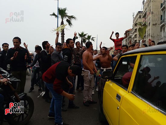 53165 وقفه الكنيسه البطرسيه 5 8 مظاهرة بالإسكندرية بسعف ملطخ بالدماء للتنديد بجرائم الإرهاب