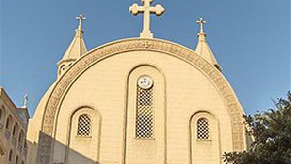 عاجل أنباء عن تفجير انتحاري نفسه أمام كنيسة في أسوان