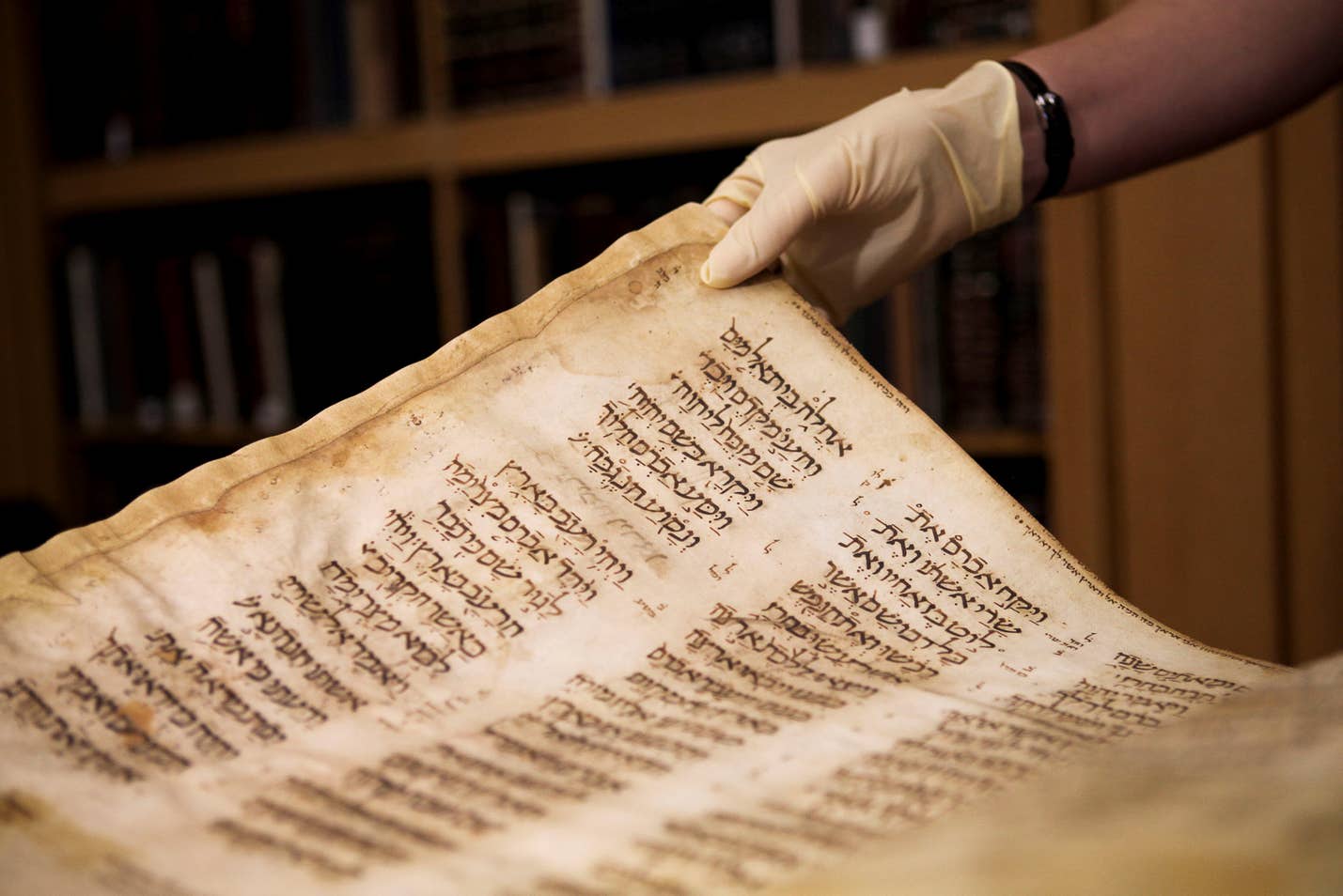 هل الكتاب المقدس الذي بين أيدينا اليوم مأخوذ عن النص الأصلي؟ - أندرياس ج. كوستنبيرجر