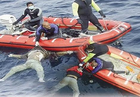 سكاي نيوز: مهاجرون مسلمون يلقون 12 مسيحياً في البحر المتوسط!