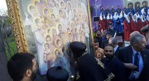 البابا يتبارك من أيقونة شهداء الأرمن