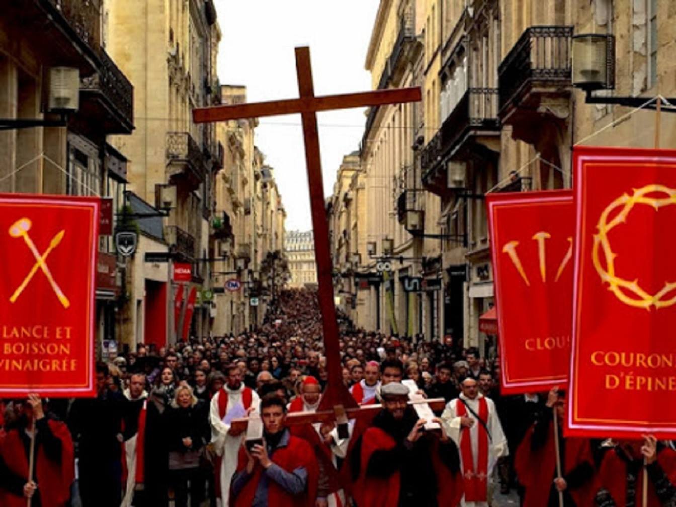لأول مرة منذ 20 سنة، مدينة بوردو الفرنسية احتفلت بدرب الصليب، والمشاركة تخطت التوقعات!!!