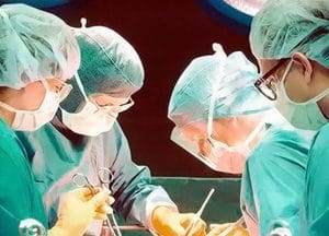 عاد من الموت 12 عاد من الموت بعد 20 دقيقة على توقف قلبه، وبعد أن رأى المسيح، قال: "المسيح أنقذني"