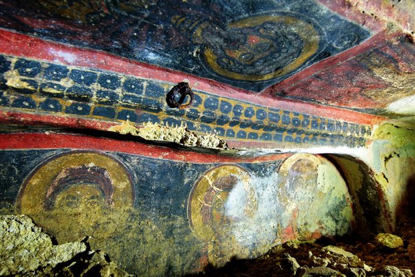 إكتشاف كنيسة أثرية تحت الأرض في تركيا (كبادوكيا) تعود لأكثر من 1500 عاماً CZT8hwaWIAAdy K