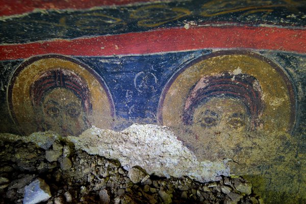 إكتشاف كنيسة أثرية تحت الأرض في تركيا (كبادوكيا) تعود لأكثر من 1500 عاماً CZT8iJ3VAAA k9G