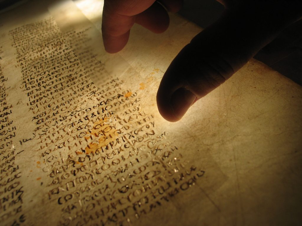 كيف يمكننا التأكد من أن ما كتبه الرسل هو ما وصلنا حقا؟ CodexSinaiticustextlinecountingBritishLibrary 1