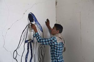 العذراء مريم 8 جاء فرد من داعش إلى الزنزانة قائلاً:”من رسم العذراء مريم؟ في تلك اللحظة تأكّدت أنها النهاية.. قصة مسلم سوري رسم العذراء في زنزانته