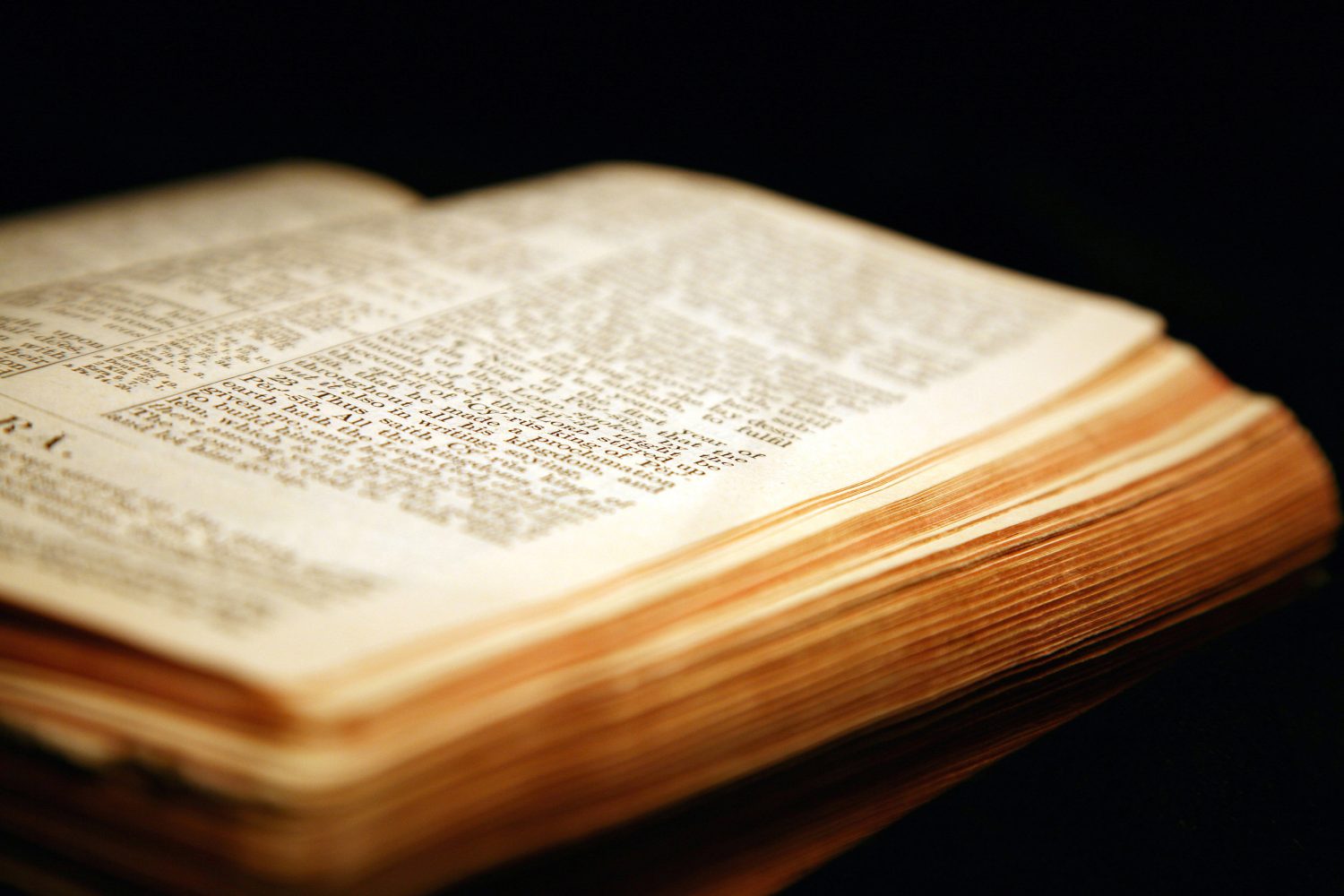 ما هي أفضل طريقة لـ قراءة العهد القديم؟ هل نقرأ أسفاره بصورة انتقائية (وبأي ترتيب)، أم يجب أن نقرأها بتسلسلها المعهود؟
