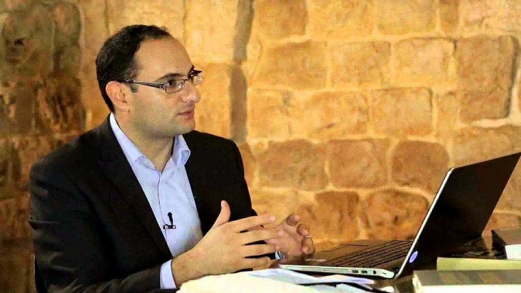 الاختلافات والهفوات في المخطوطات - حكمت قشوع حلقة11 جزء1 - مصداقية الكتاب 7 الاختلافات والهفوات في المخطوطات - حكمت قشوع حلقة11 جزء1 - مصداقية الكتاب