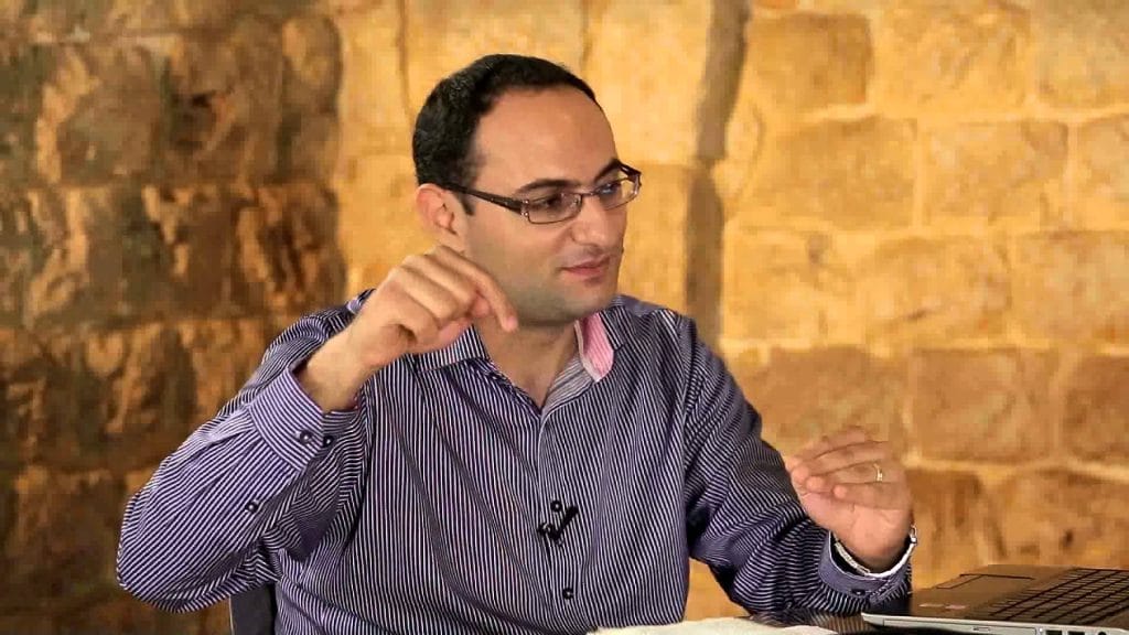 الاختلافات بين ترجمات الكتاب المقدس - حكمت قشوع حلقة15 جزء1 - مصداقية الكتاب 2 الاختلافات بين ترجمات الكتاب المقدس - حكمت قشوع حلقة15 جزء1 - مصداقية الكتاب