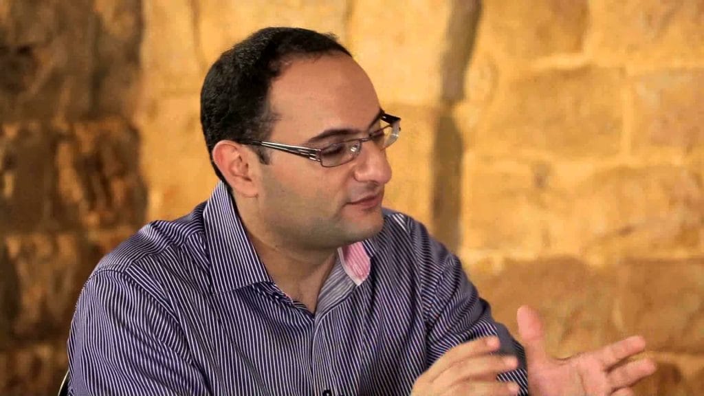 الاختلافات بين ترجمات الكتاب المقدس - حكمت قشوع حلقة15 جزء2 - مصداقية الكتاب 1 الاختلافات بين ترجمات الكتاب المقدس - حكمت قشوع حلقة15 جزء2 - مصداقية الكتاب