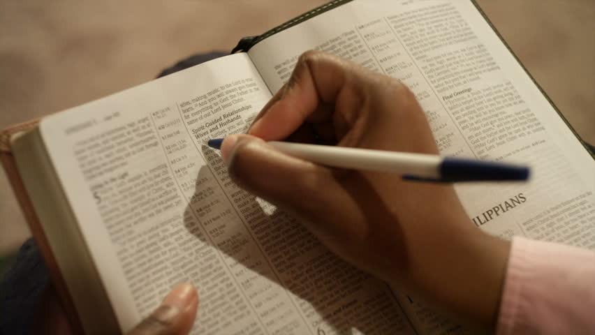 كيفية دراسة كلمة من كلمات الكتاب المقدس بشكل سليم