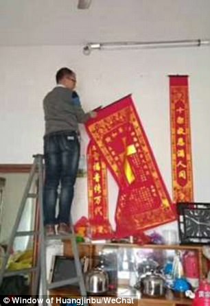 إضطهاد المسيحيين: مقاطعة صينية تجبر المسيحيين على استبدال صور المسيح بالرئيس www.difa3iat.com 22