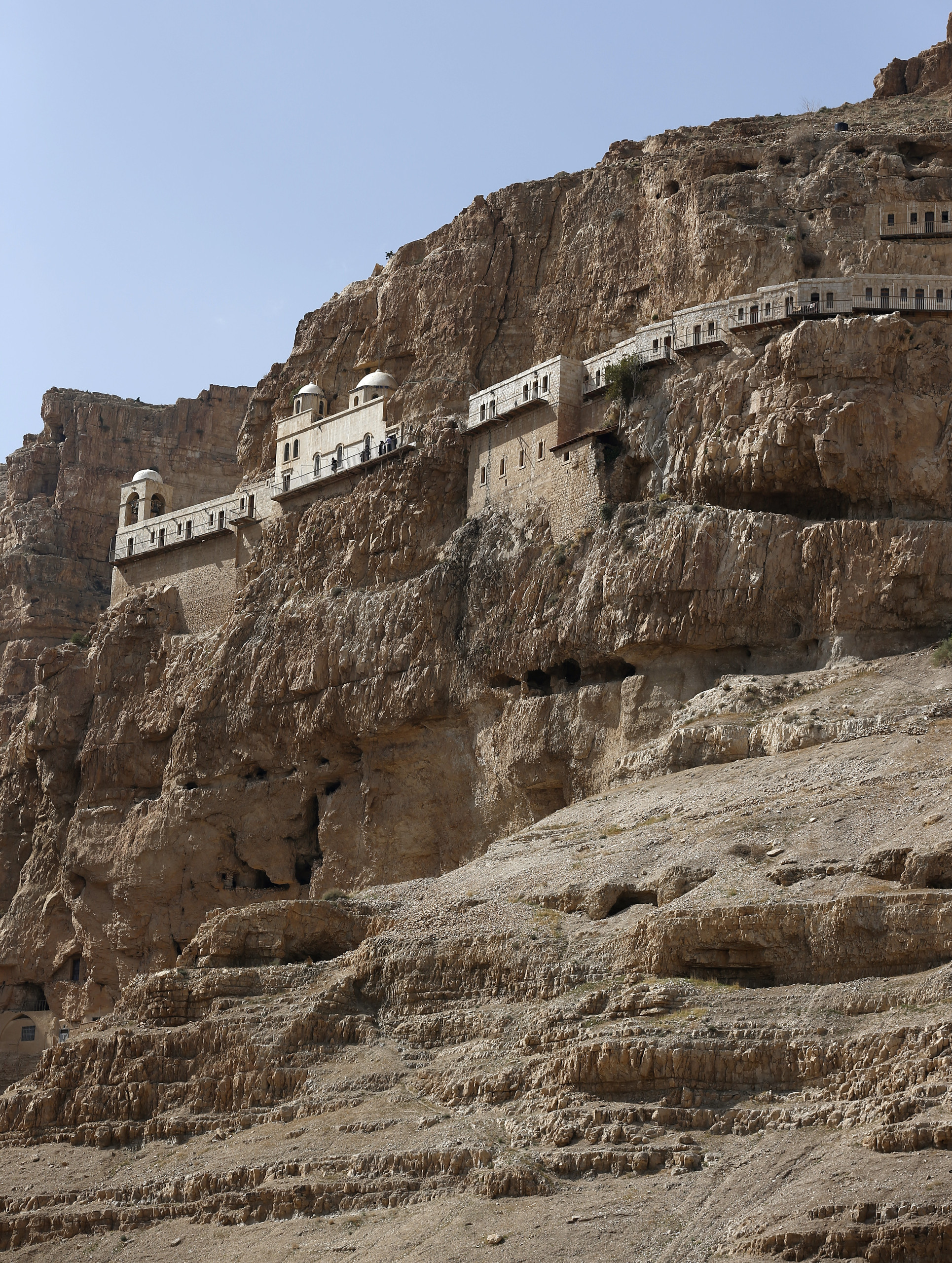 بالصور والفيديو - الدير الذي لجأ إليه المسيح بعد عماده في نهر الأردن وصام فيه 40 يومًا