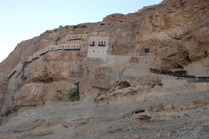 بالصور والفيديو - الدير الذي لجأ إليه المسيح بعد عماده في نهر الأردن وصام فيه 40 يومًا www.difa3iat.com 36