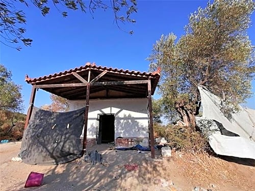 المهاجرون يدمرون كنيسة القديس جورجيوس باليونان التى كانت مبيت لهم 4 www.difa3iat.com 10 6 المهاجرون يدمرون كنيسة القديس جورجيوس باليونان التى كانت مبيت لهم