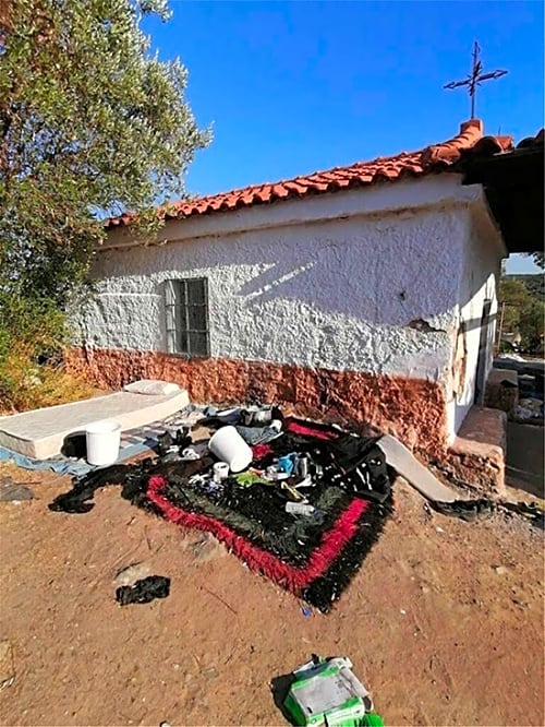 المهاجرون يدمرون كنيسة القديس جورجيوس باليونان التى كانت مبيت لهم 3 www.difa3iat.com 9 6 المهاجرون يدمرون كنيسة القديس جورجيوس باليونان التى كانت مبيت لهم