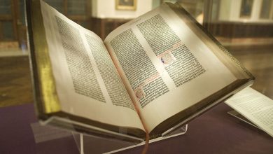 لماذا توجد العديد من الترجمات المختلفة للكتاب المقدس؟ ترجمة مينا خليل
