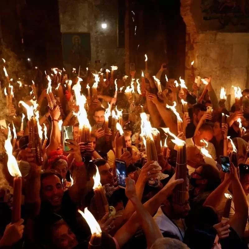ظهور النور المقدس 2023 من قبر المسيح من كنيسة القيامة (نار لا تحرق)