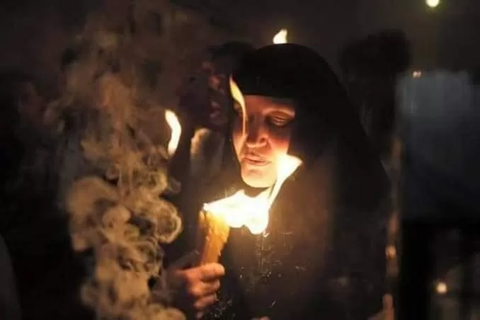 فيض النور المقدس 2023 من قبر المسيح بكنيسة القيامة - أورشليم
