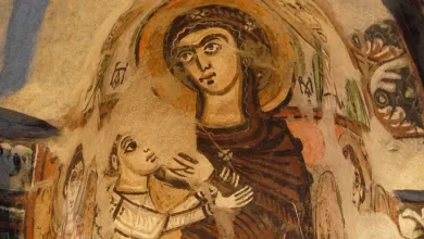 كم كان عمر القديسة العذراء مريم عندما خطبها القديس يوسف النجار؟​