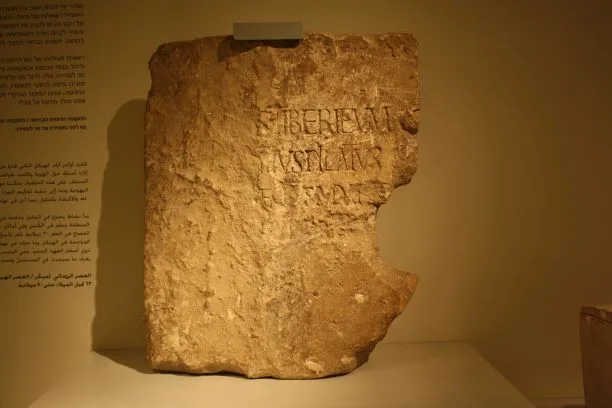 يؤكد حجر بيلاطس أن بيلاطس البنطي كان رئيس اليهودية.

Photo Credit: BRBurton / Wikimedia Commons / Public Domain